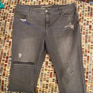Universal Thread Grey Distressed skinny Jeans 20
